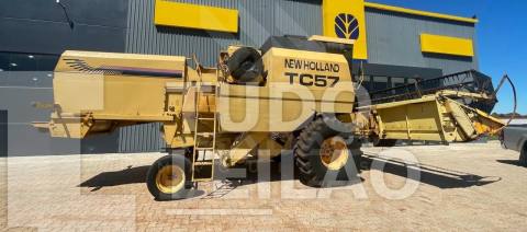 COLHEITADEIRA NEW HOLLAND TC 57 COM PLATAFORMA 17 PÉS