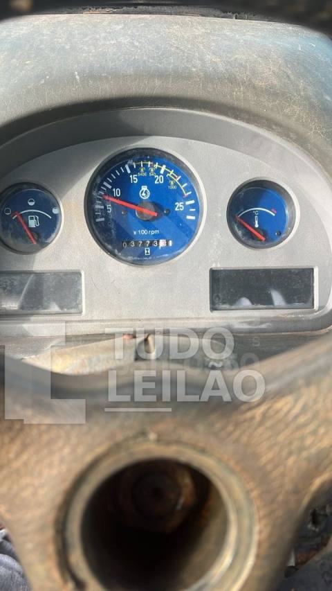 TRATOR VALTRA 700