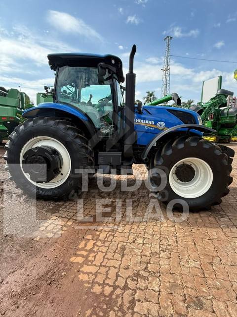 TRATOR NEW HOLLAND T7 260