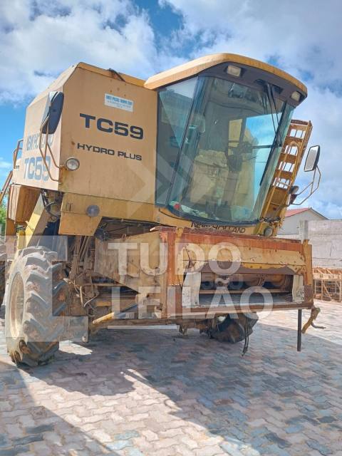 COLHEITADEIRA NEW HOLLAND TC 59 HIDRO COM PLATAFORMA 19 PÉS FLEX