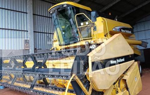 COLHEITADEIRA NEW HOLLAND TC 57 COM PLATAFORMA 19 PÉS