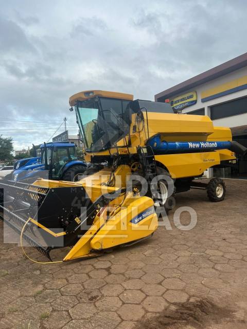 COLHEITADEIRA NEW HOLLAND TC 5070. ANO 2013