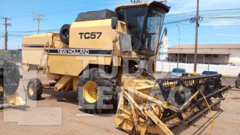 COLHEITADEIRA NEW HOLLAND TC 57 ANO 1994