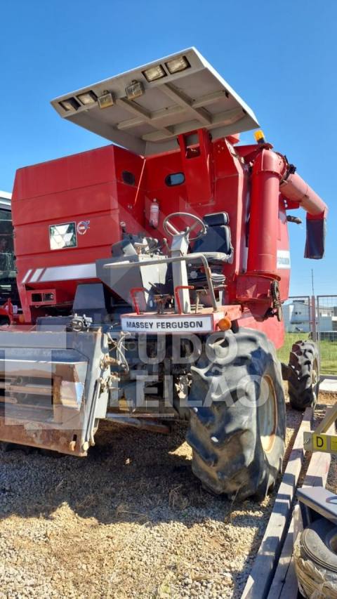 COLHEITADEIRA MASSEY FERGUSON 5650 COM PLATAFORMA 16 PÉS