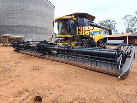COLHEITADEIRA NEW HOLLAND CR 9080 COM PLATAFORMA DRAPPER MAC DON 40 PÉS + PLATAFORMA DE MILHO GTS 24X50 DE ALUMINIO