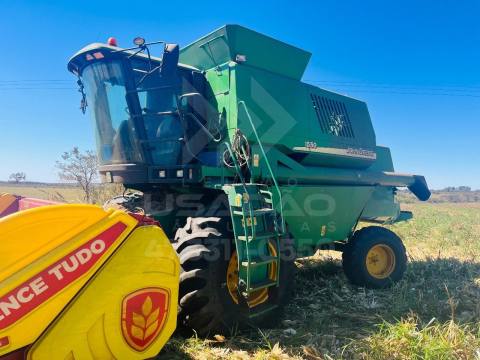 COLHEITADEIRA JOHN DEERE 1550 COM PLATAFORMA 23 PÉS
