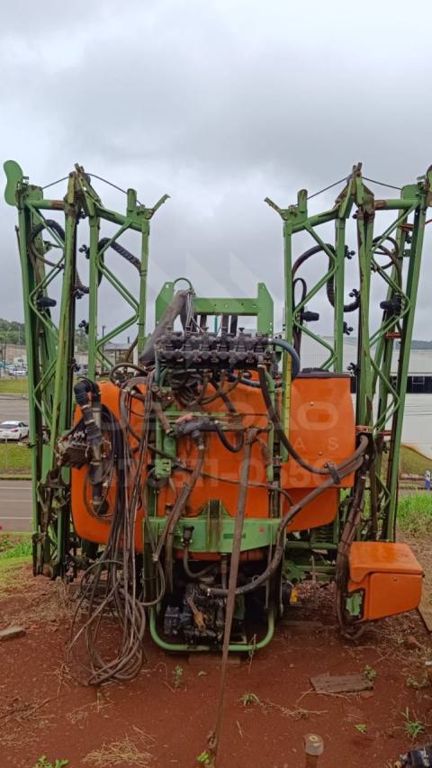 PULVERIZADOR STARA CORISCO 700 COM TANQUE FRONTAL 800 LITROS