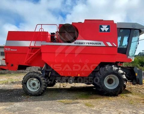 COLHEITADEIRA MASSEY FERGUSON MF 32 COM PLATAFORMA 20 PÉS POWER FLEX