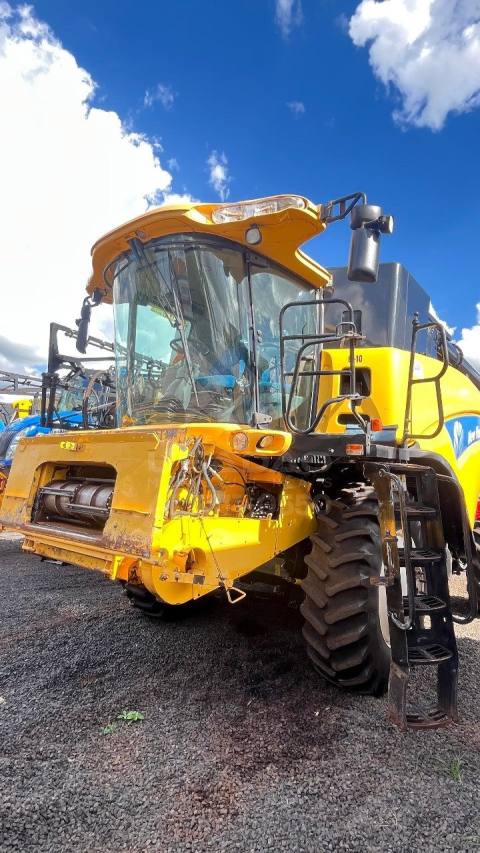 COLHEITADEIRA NEW HOLLAND CR 9060 COM PLATAFORMA 30 ANO 2012