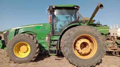 TRATOR JOHN DEERE 8335R CABINADO ANO 2013