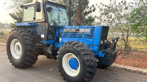 TRATOR NEW HOLLAND 8830 4X4