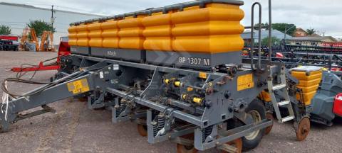 PLANTADEIRA VALTRA BP 1307M